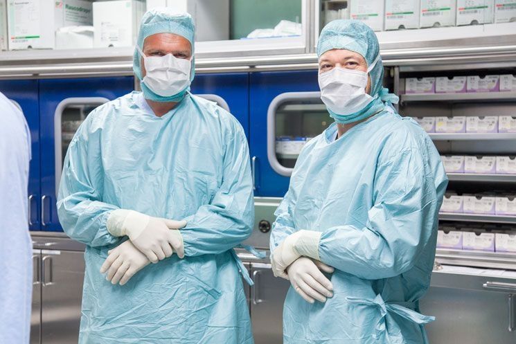 Dr. Florian Frisee, M.D. Specialist in Trauma Surgery and Sports Traumatology Specialist in Orthopedics and Traumatology