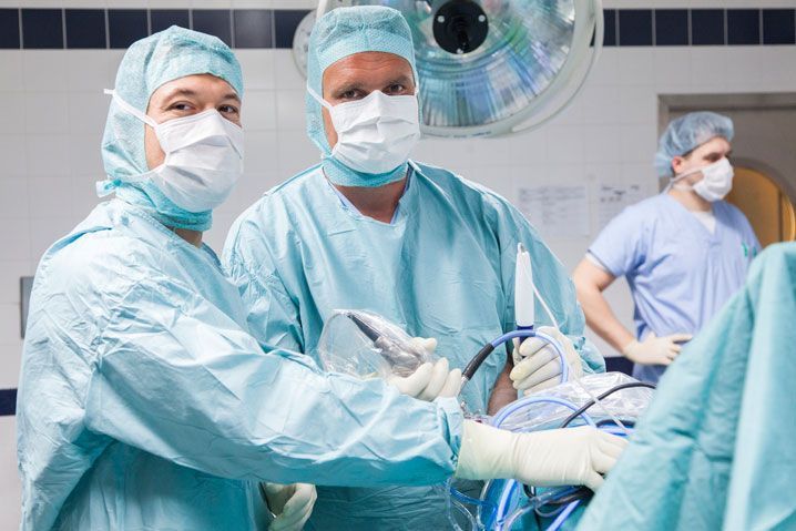 Dr. Florian Frisee, M.D. Specialist in Trauma Surgery and Sports Traumatology Specialist in Orthopedics and Traumatology